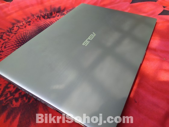 ASUS Laptop Core i5-6GEN 8GB RAM 520 Graphics